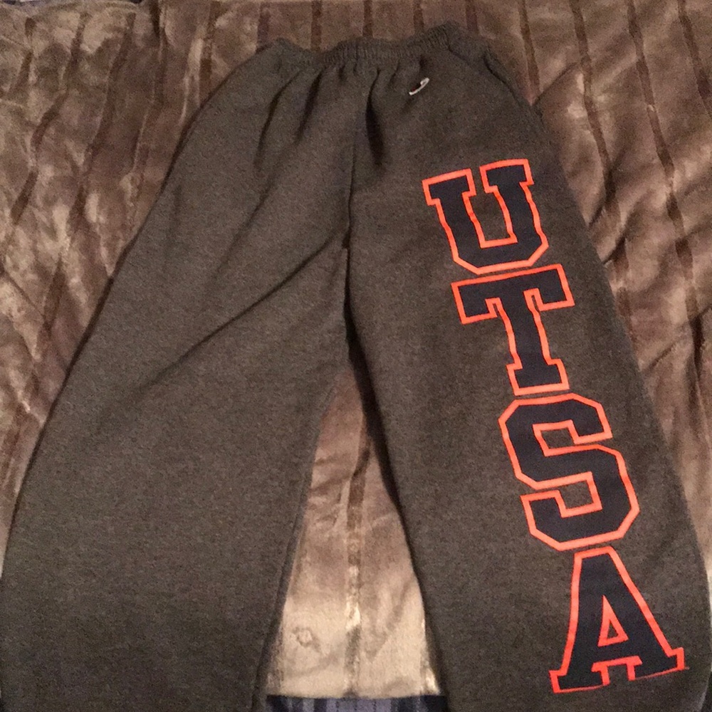 Utsa warm-ups